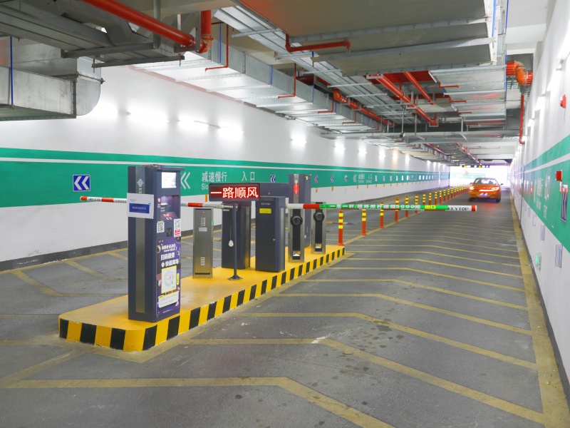 上海閔行區龍湖冠寓停車場收費管理系統及設備案例